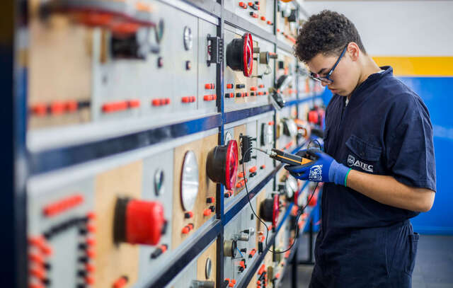 Electricista de Vehículos Automotores